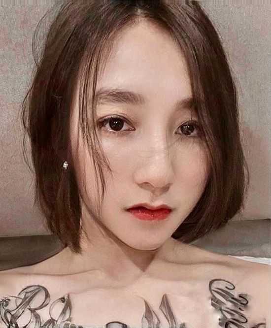 Sơn Tùng M-TP hóa
một cô gái xinh đẹp nhưng ai nhìn cũng nhận ra ngay.