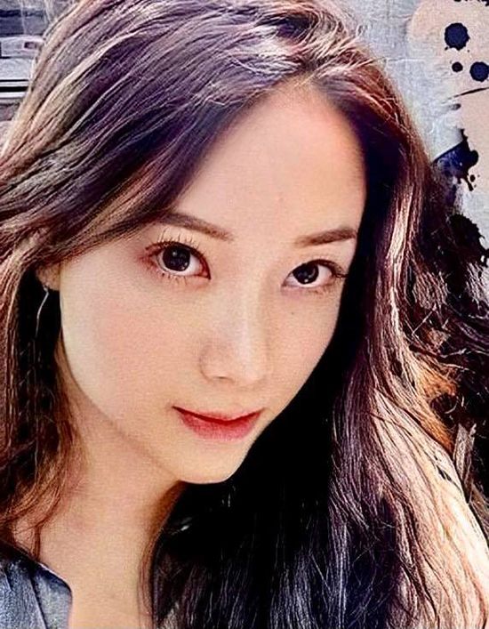 Bạn có nhận ra đây là
ai không? Câu trả lời chắc hẳn không phải ai cũng đoán ra được tên
của Trúc Nhân.