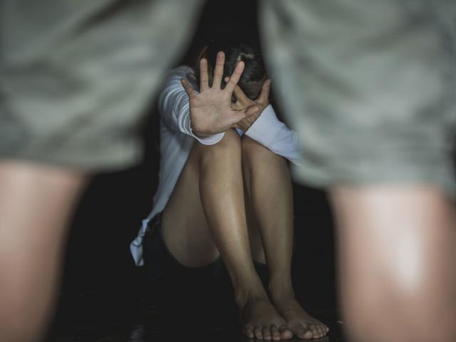 Pháp luật - Đi sinh nhật bạn trai, thiếu nữ 16 tuổi bị 6 "yêu râu xanh" cưỡng bức