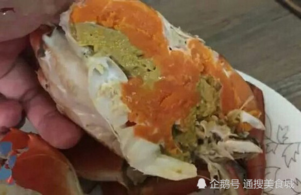 Dùng phí sinh hoạt cả tháng chỉ để mua 1 con cua, thanh niên hồi hộp tách đôi và cái kết muốn "rụng tim" - 3