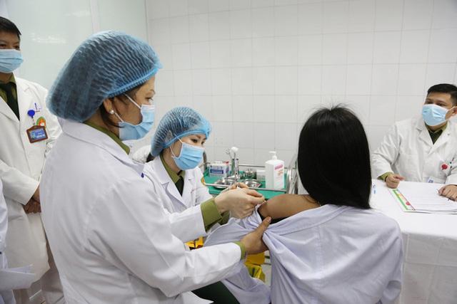 Tiêm thử nghiệm vắc-xin Covid-19 do Việt Nam sản xuất