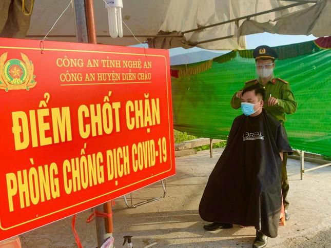 Cuộc chiến chống dịch ở Nghệ An: Rang mình giữa chảo lửa, trắng đêm lấy mẫu xét nghiệm - 3