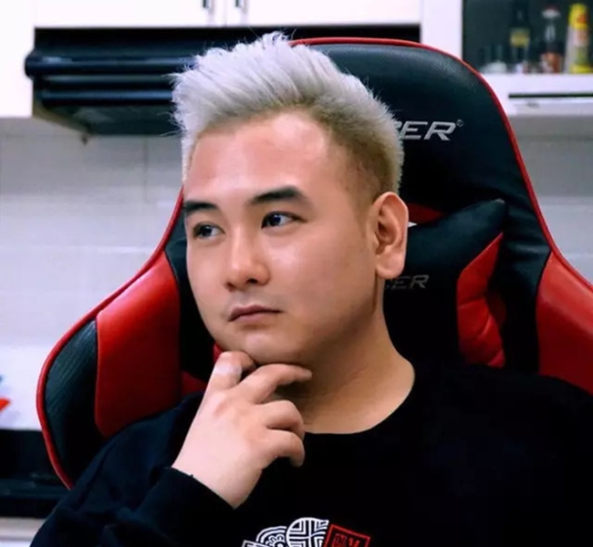 Là 1 trong 4 tứ hoàng của làng Streamer đình đám nhất Việt Nam, sở hữu khối tài sản khủng cùng lượng fan đông đảo.
