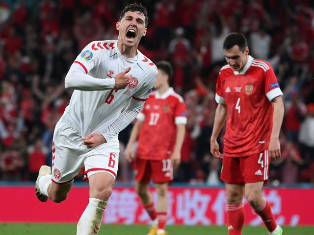 Bóng đá - Trực tiếp bóng đá Nga - Đan Mạch: Mãn nhãn 2 bàn 4 phút (EURO) (Hết giờ)