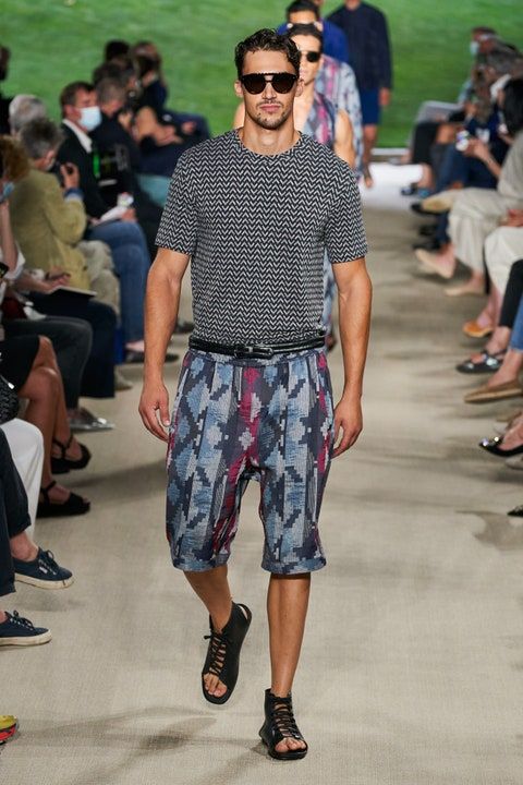 Sự tinh tế và thoải mái trong bộ sưu tập mới nhất của Armani dành cho năm 2021 - 2