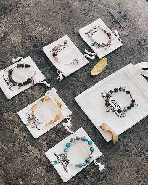 Các mẫu vòng tại Tiệm Đá Hoa Cúc