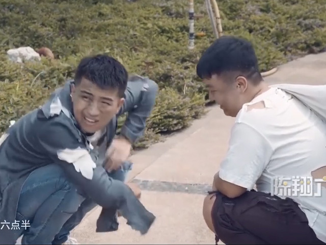 Cười 24H - Tưởng người ăn xin vào nhầm chỗ nhưng sự thật khiến bao người giật mình