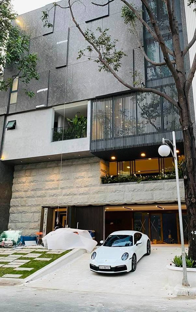 Căn biệt thự được đại gia phố núi đặt tên Full House theo tựa phim Hàn Quốc - Ngôi nhà hạnh phúc.
