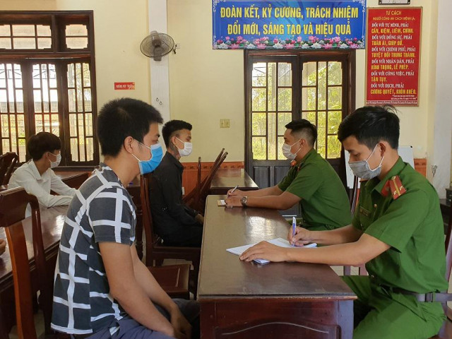 Pháp luật - Bị đánh tập thể vì cho rằng "nhìn đểu"