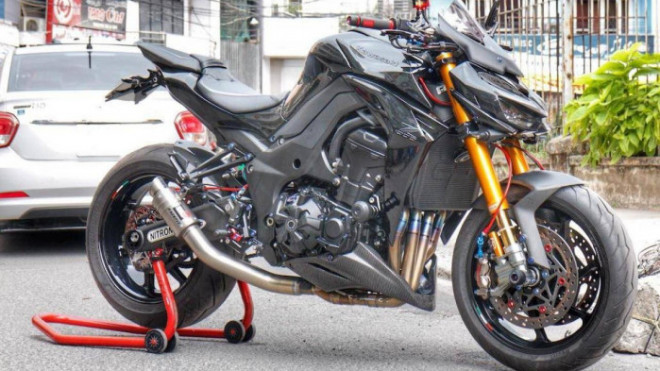 Chiếc nakedbike Kawasaki Z1000 được biker tại Sài Gòn nâng cấp với nhiều "đồ chơi" khủng