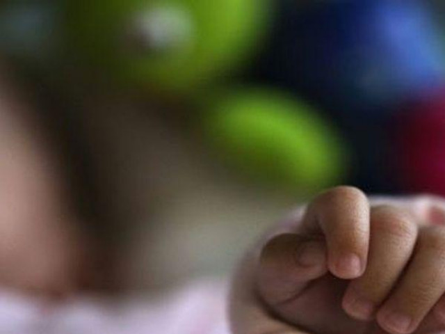 Thế giới - Bố mẹ hết lòng tin tưởng bảo mẫu, chẳng ngờ gián tiếp đẩy con trai vào “cửa tử”