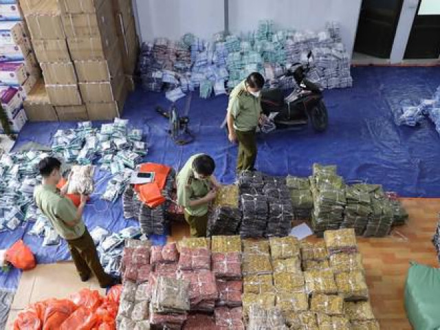 Thị trường - Tiêu dùng - Tổng tấn công 8 kho hàng, livestream bán hàng không rõ nguồn gốc liên tỉnh