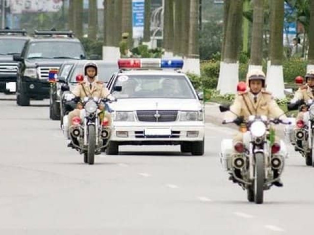 Tư vấn - Không nhường đường cho xe ưu tiên có thể bị tước bằng lái 4 tháng