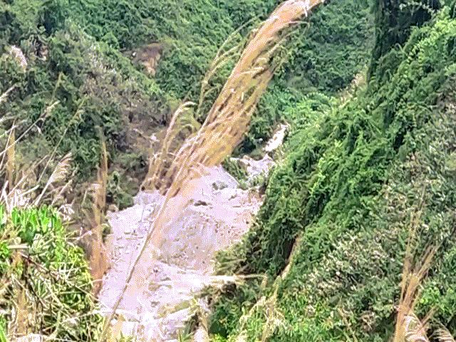 Tin tức trong ngày - CLIP: Nổ mìn đánh sập 75 hầm vàng trong Vườn Quốc gia Sông Thanh