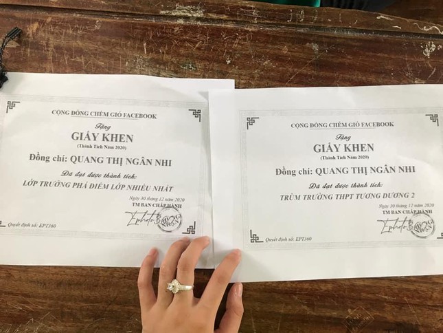 Cô bạn này xứng đáng được nhận thêm thành tích "Lớp trưởng siêu quậy". (Ảnh: Ngân Nhi)