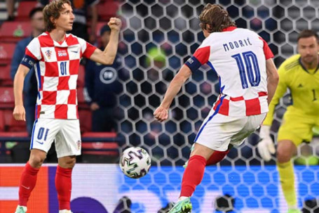 Modric lập siêu phẩm vẩy má ngoài đưa Croatia đi tiếp, "sánh vai" Ronaldo