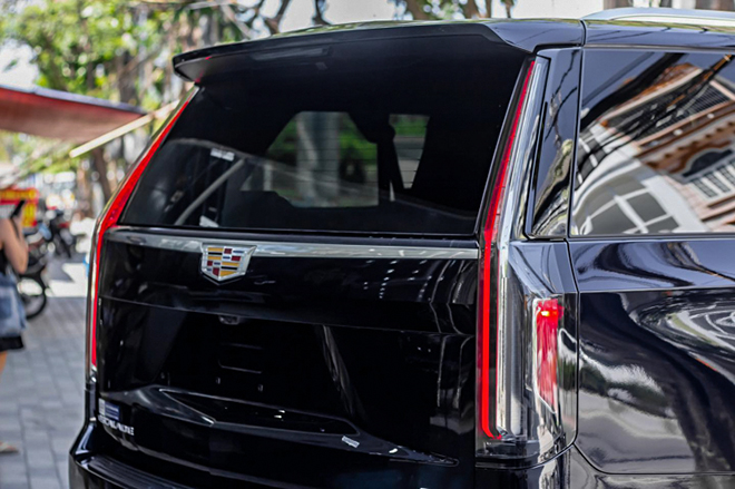 Cadillac Escalade mới trang bị động cơ V8 đầu tiên có mặt tại Việt Nam - 9