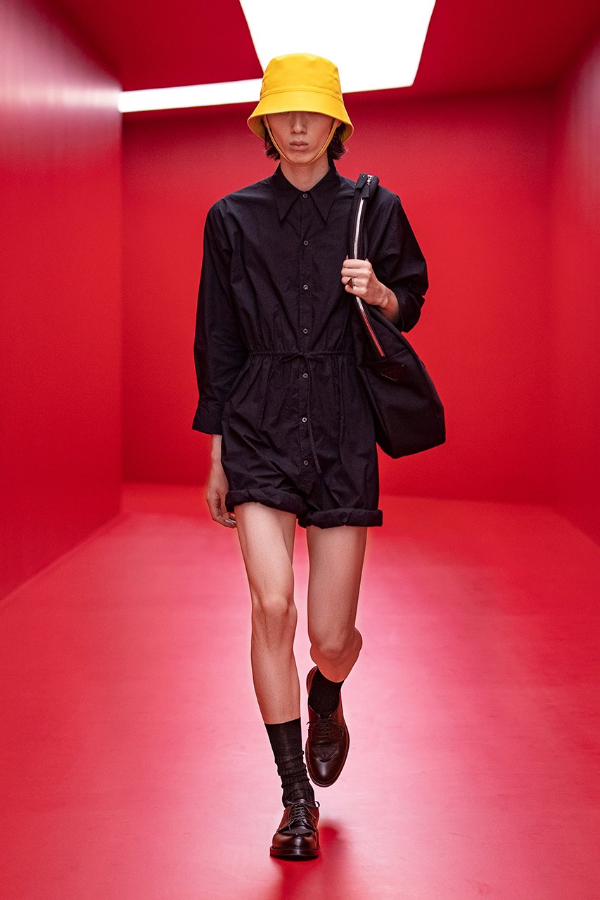 Prada lăng xê trang phục nam mùa hè phi giới tính - 2