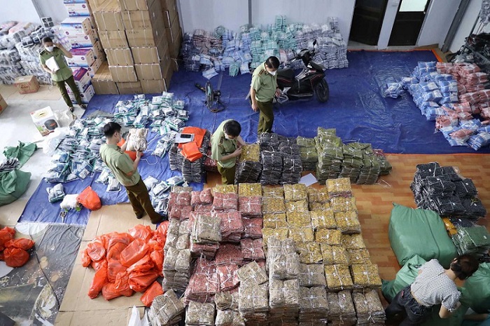 La liệt hàng mỹ phẩm, thực phẩm chức năng, thời trang không rõ nguồn gốc được kinh doanh chủ yếu trên nền tảng thương mại điện tử.