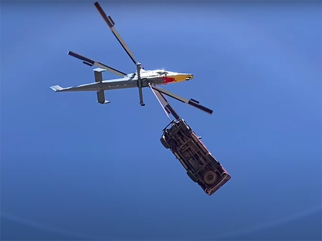 Tin tức ô tô - Thả rơi Toyota Hilux từ độ cao hơn 3.000 mét và cái kết