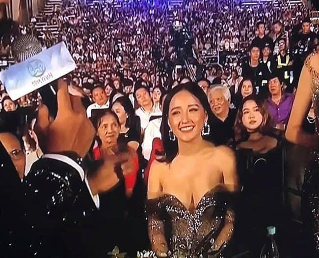 Mai Phương Thúy diện váy trễ tràng, để lộ vòng 1 trong đêm chung kết Hoa hậu Thế giới Việt Nam 2019. Đây là một trong những "tai nạn" váy áo để đời của cô.
