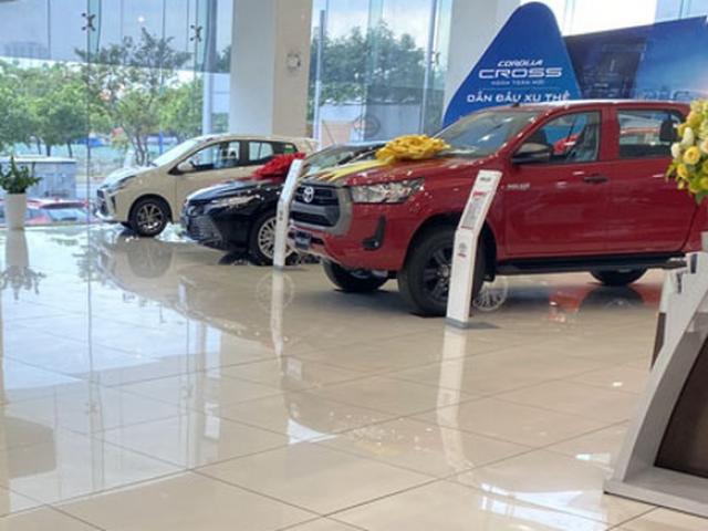 Thị trường - Tiêu dùng - Ô tô giảm giá liên tục mà vẫn ế, vì sao?