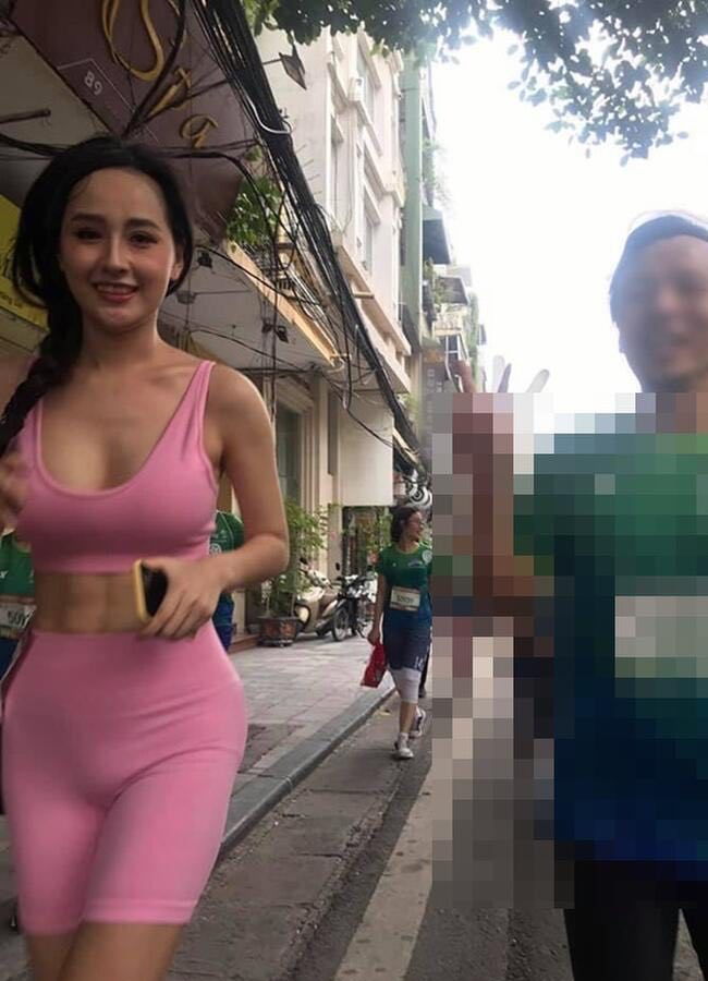 Xuất hiện trong giải chạy Marathon ở Hồ Hoàn Kiếm, Hà Nội, Mai Phương Thúy mặc quần tập, để lộ chi tiết "tuyệt mật" khó coi.
