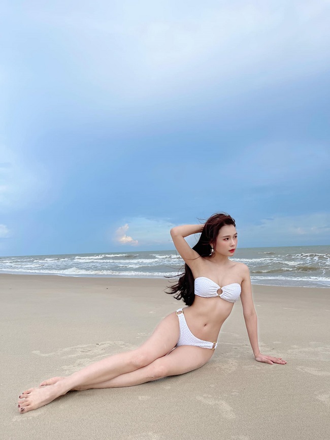 Loạt ảnh bikini này được Sam chụp cách đây đã lâu nhưng giờ người đẹp mới đăng tải.
