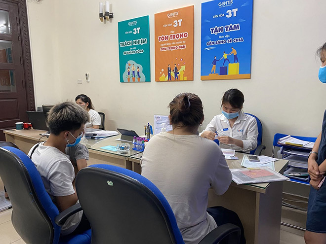 Gia đình chị My tại Trung tâm xét nghiệm GENTIS