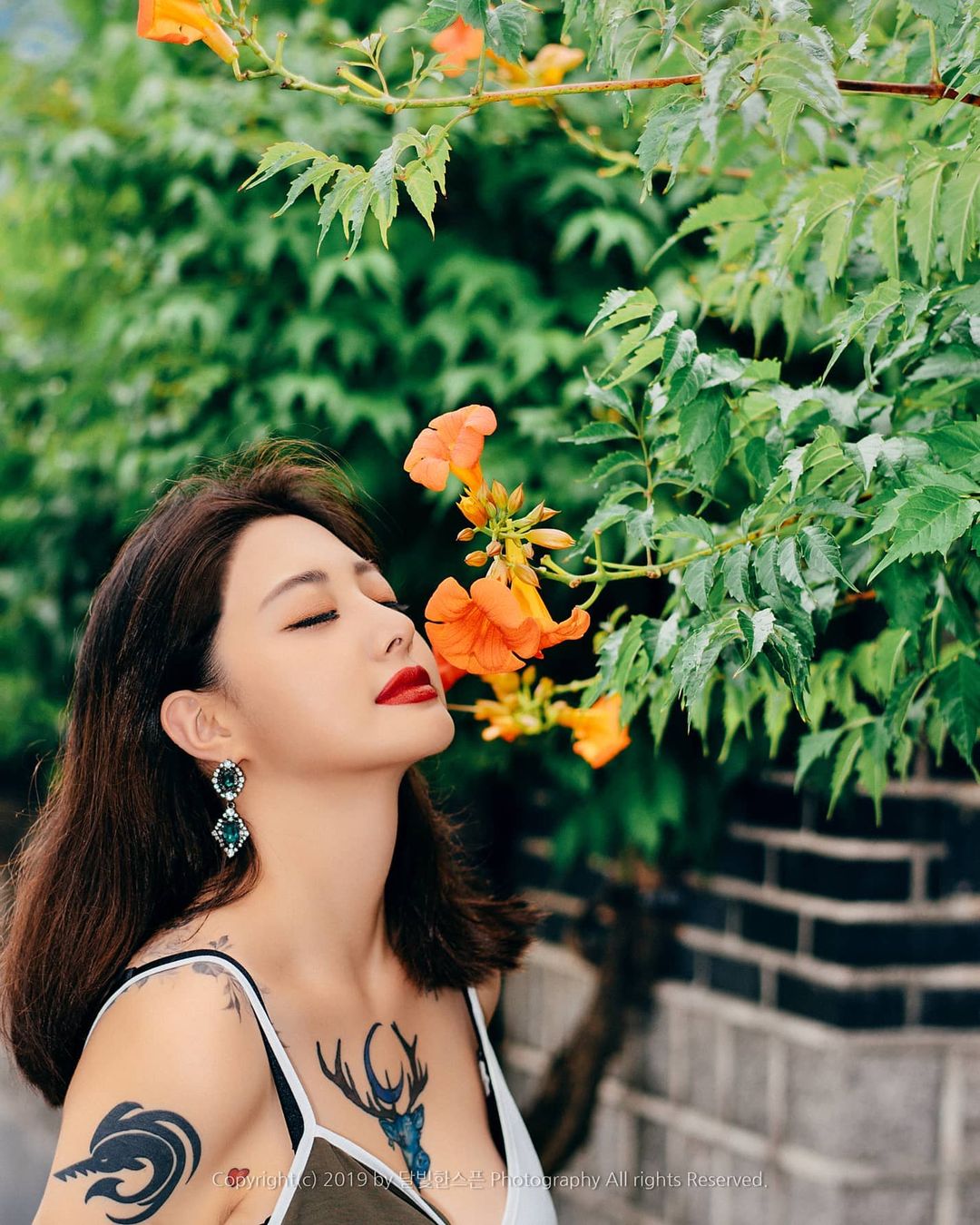 Hot Girl Kim Sul Hwa Hút Mọi Ánh Mắt Vì Hình Xăm Nơi Thềm Ngực