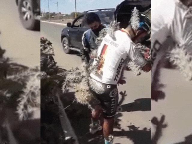 Media - Clip: Phi vào bụi rậm, tay đua dính đầy sinh vật kỳ dị