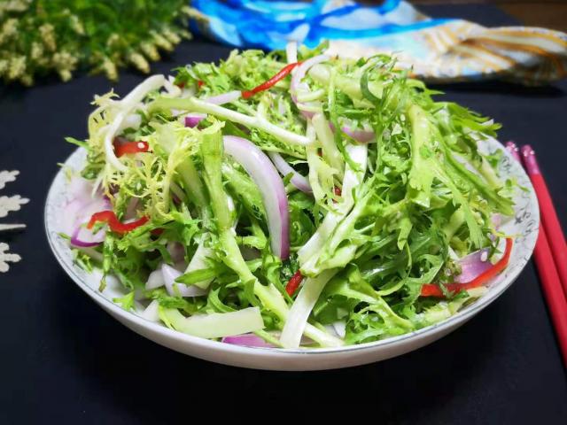Ẩm thực - Loại rau rẻ bèo ngoài chợ không chỉ là "thần dược" giải độc gan còn làm salad cực ngon