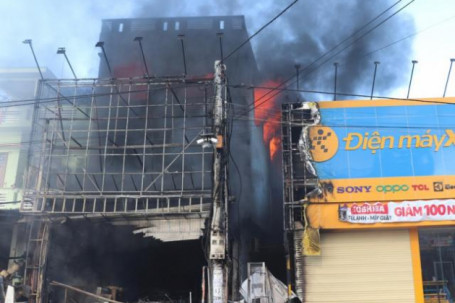 Phú Yên: Tìm người có mặt xem cháy cửa hàng điện máy ở thị xã Đông Hòa