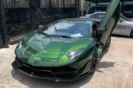 Đại gia lan đột biến tậu Lamborghini Aventador SVJ màu độc nhất Việt Nam