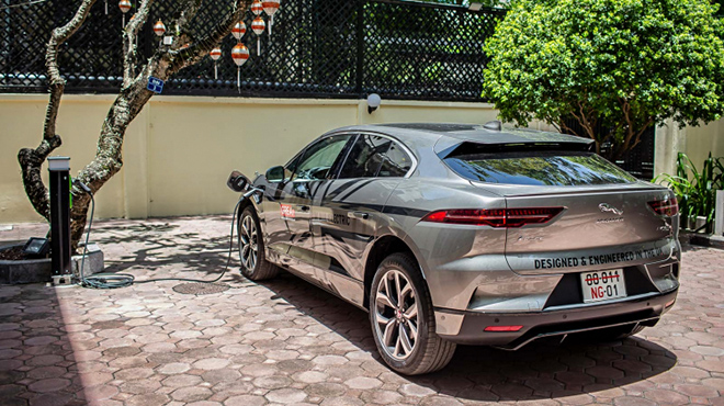 Jaguar I-Pace đầu tiên về đội xe Đại sứ quán Anh tại Việt Nam - 3