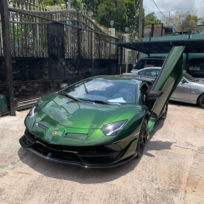 Đại gia lan đột biến tậu Lamborghini Aventador SVJ màu độc nhất Việt Nam - 9