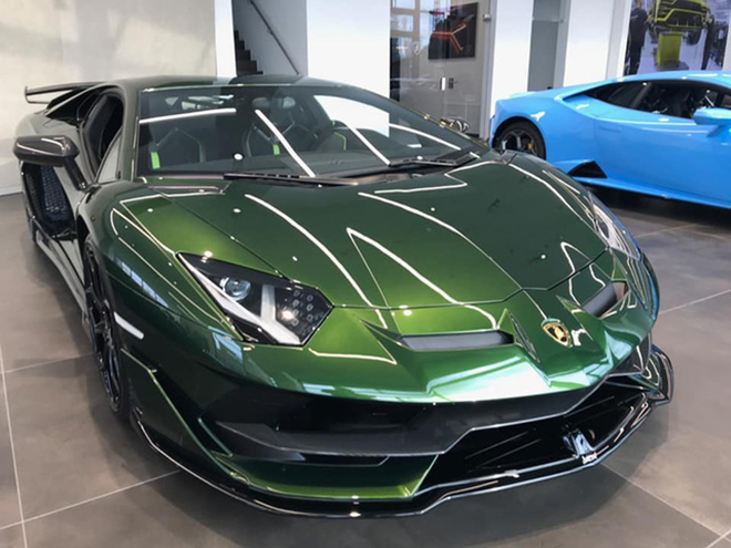 Đại gia lan đột biến tậu Lamborghini Aventador SVJ màu độc nhất Việt Nam - 5