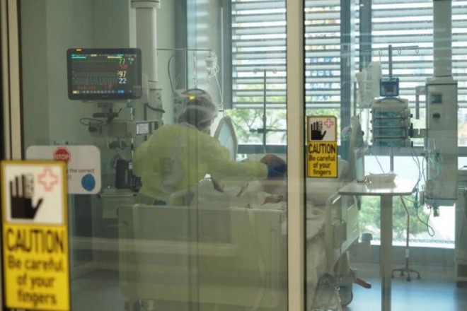 Một phòng chăm sóc đặc biệt điều trị bệnh nhân COVID-19 tại Trung tâm Các bệnh truyền nhiễm Singapore. Ảnh: THE STRAITS TIMES