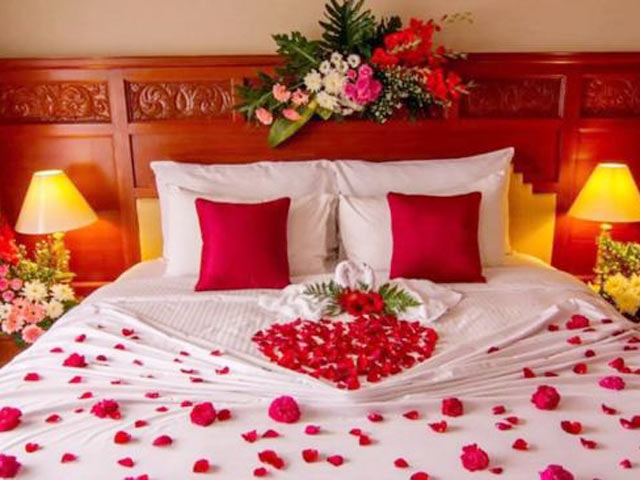 Bạn trẻ - Cuộc sống - Đêm tân hôn, cô dâu thấy tin nhắn: 'Clip đâu anh ơi' trong điện thoại chồng, hé lộ bí mật kinh khủng đằng sau!