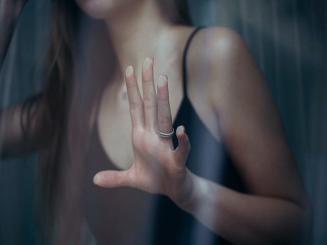 Bạn trẻ - Cuộc sống - Nữ giáo viên mất cả sự nghiệp vì yêu đương nam sinh 16 tuổi