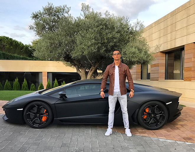 Cristiano Ronaldo và bộ sưu tập siêu xe toàn "hàng thửa" - 12