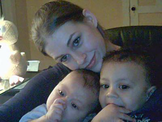 Laura Ackerson (27 tuổi) và hai cậu con trai với bạn trai cũ Grant Hayes