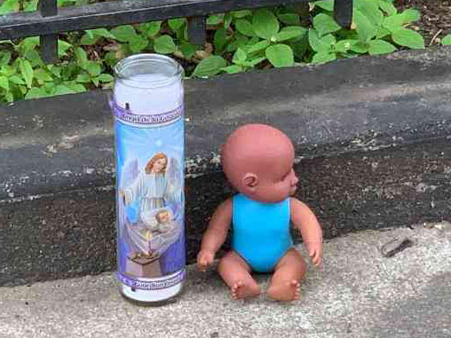 Bạn trẻ - Cuộc sống - Mẹ "khỏa thân" ném con gái sơ sinh ra khỏi cửa sổ, khoảnh khắc kinh hoàng được hàng xóm kể lại