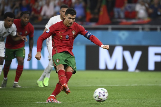 Ngoại trừ "điểm sáng" Ronaldo, Bồ Đào Nha bộc lộ nhiều bất ổn qua từng trận đấu
