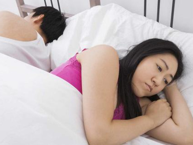 Bạn trẻ - Cuộc sống - Sau mỗi lần kết thúc "cuộc yêu", chồng đều nhắn tin kể với bạn khiến cô vợ ngã ngửa