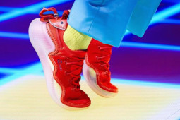 Christian Louboutin ra mắt bộ sưu tập nam Xuân Hè 2022