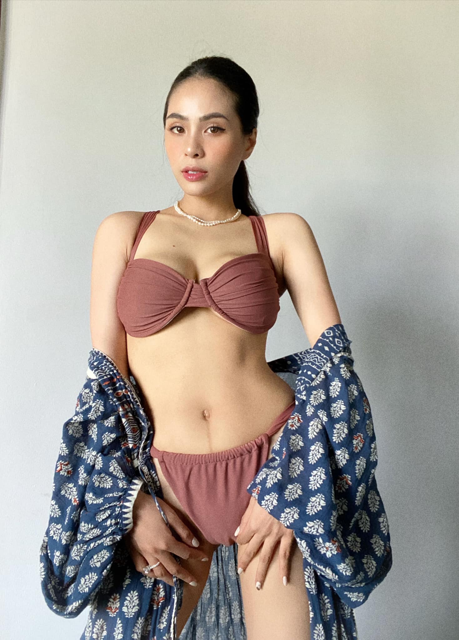 Ca nương Kiều Anh khoe thân hình đạt chuẩn sau sinh.