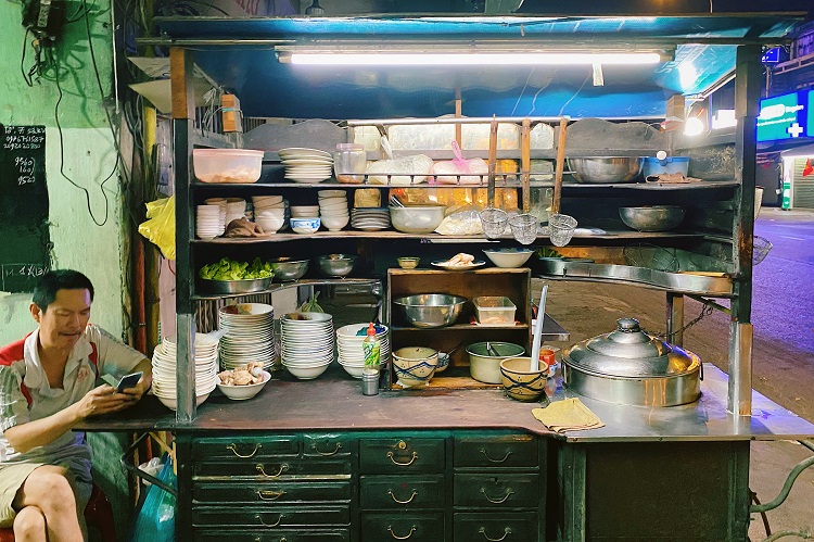 Tiệm mì 60 năm “không ngủ” ở Sài Gòn tiết lộ bí quyết mỗi đêm bán 600 vắt mì - 4