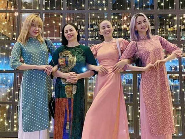 Đời sống Showbiz - Mẹ Thiều Bảo Trâm đọ sắc cùng 3 cô con gái, nhan sắc "chị đại" không phải dạng vừa