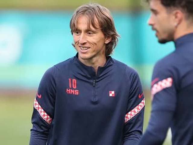 Bóng đá - Modric lại ghi siêu phẩm trong buổi tập, dọa Tây Ban Nha trước “giờ G”